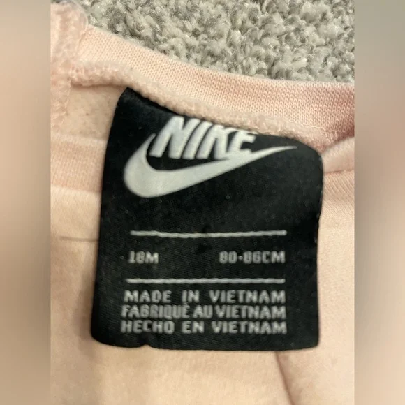 18 Month Nike Set - Picture 2 of 9